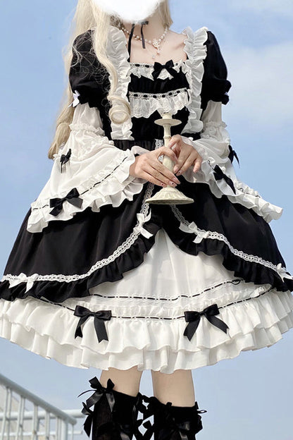 Finely Styled Dress with a Classic Vintage Look