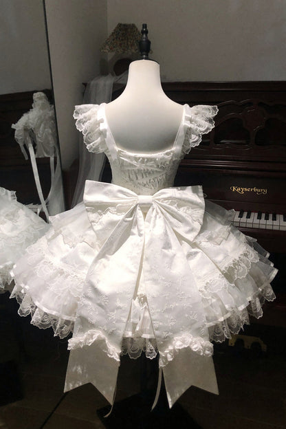 Finely Styled Dress with a Classic Vintage Look