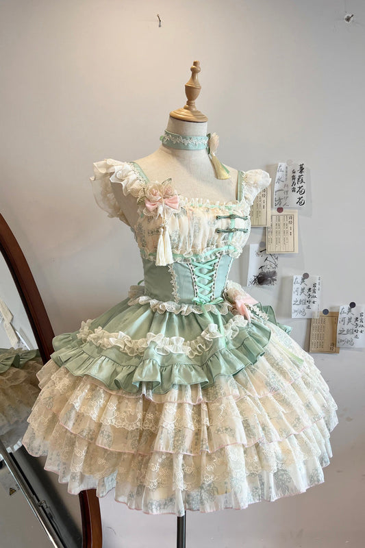 Finely Styled Dress with a Classic Vintage Look