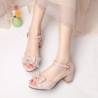 Classic Vintage Sandals with a Flattering Fit