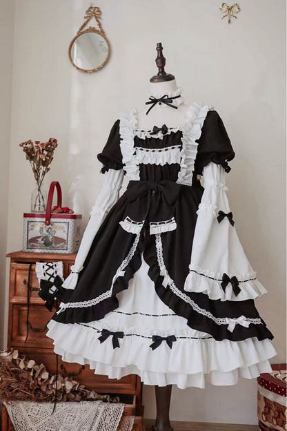 Finely Styled Dress with a Classic Vintage Look