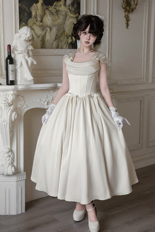 Effortlessly Elegant Dress with a Timeless Design