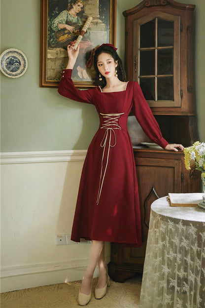Finely Styled Dress with a Classic Vintage Look