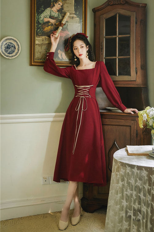 Finely Styled Dress with a Classic Vintage Look