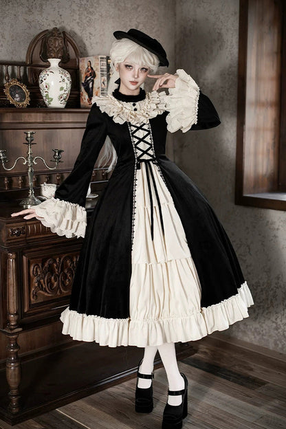 Subtly Elegant Dress with a Refined Vintage Look