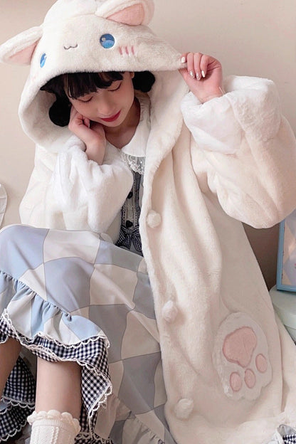 Finely Styled Coat with a Classic Vintage Look