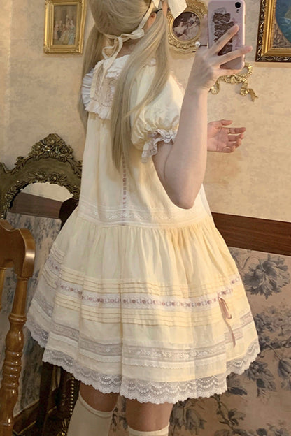 Finely Styled Dress with a Classic Vintage Look
