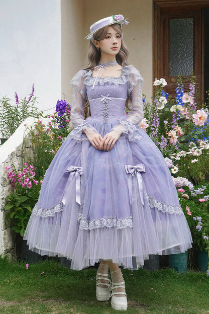 Finely Styled Dress with a Classic Vintage Look