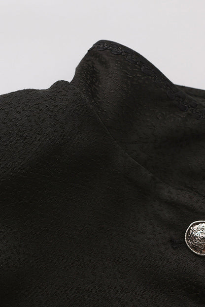Subtly Elegant Coat with a Refined Vintage Look