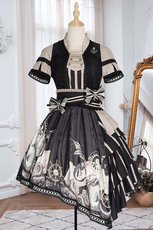 Finely Styled Dress with a Classic Vintage Look