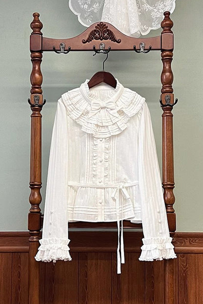 Casually Elegant Blouse with a Refined Edge