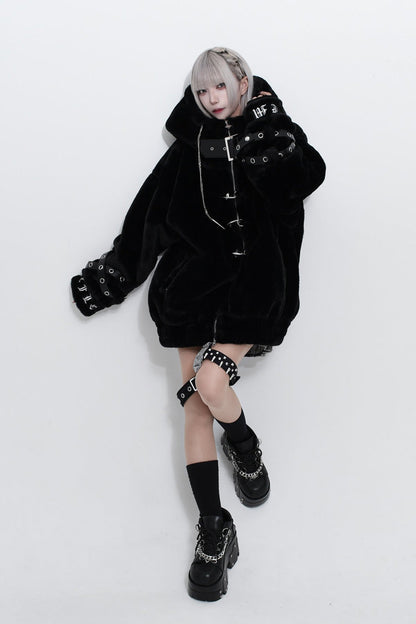 Beautifully Finished Coat in a Timeless Design