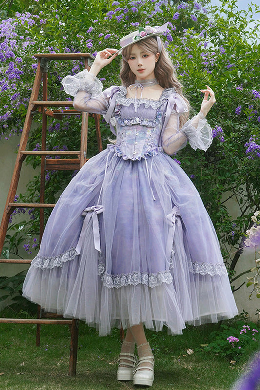 Finely Styled Dress with a Classic Vintage Look