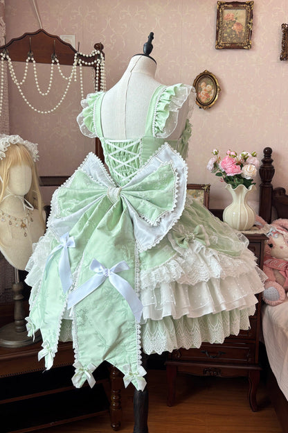 Finely Styled Dress with a Classic Vintage Look