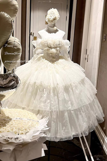 Beautifully Finished Dress in a Timeless Design