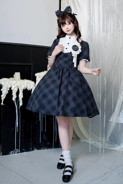 Subtly Elegant Dress with a Refined Vintage Look