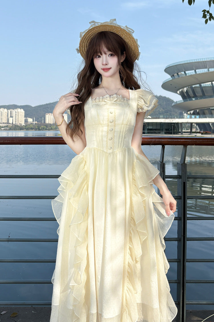 Finely Styled Dress with a Classic Vintage Look