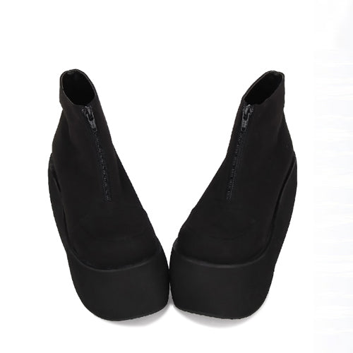Beautifully Finished Boots in a Timeless Design