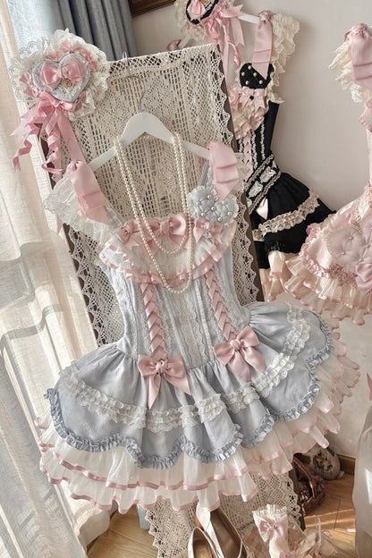 Finely Styled Dress with a Classic Vintage Look