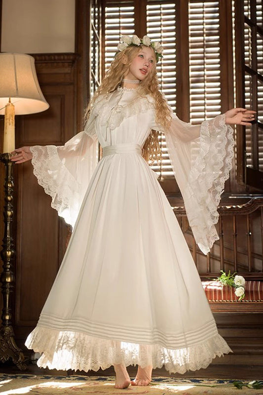 Finely Styled Dress with a Classic Vintage Look