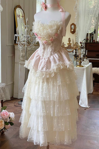 Finely Styled Dress with a Classic Vintage Look