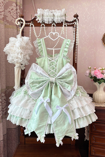 Finely Styled Dress with a Classic Vintage Look