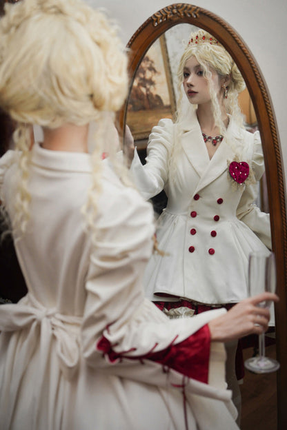 Finely Styled Coat with a Classic Vintage Look