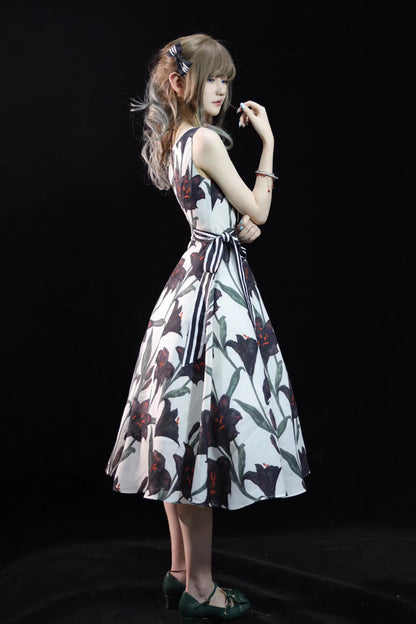 Finely Styled Dress with a Classic Vintage Look