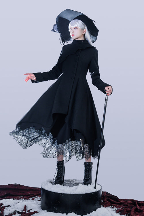 Finely Styled Coat with a Classic Vintage Look