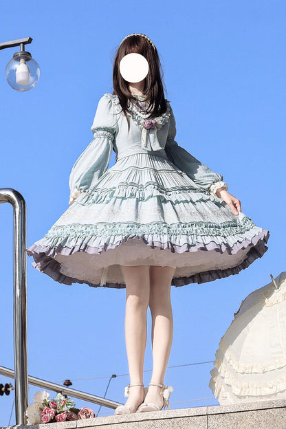 Finely Styled Dress with a Classic Vintage Look