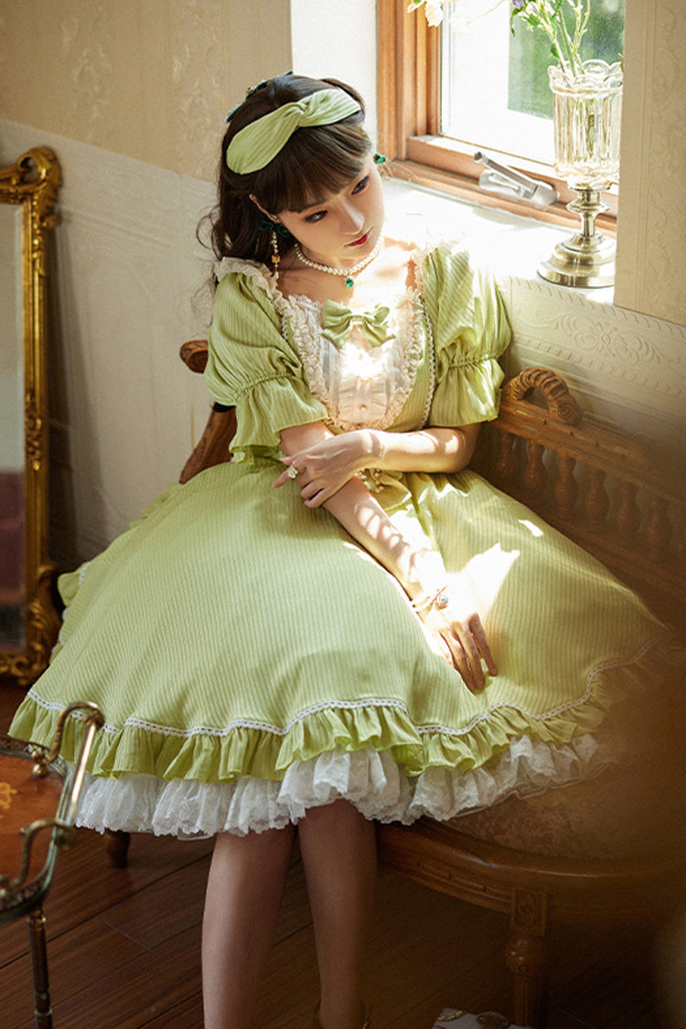 Finely Styled Dress with a Classic Vintage Look