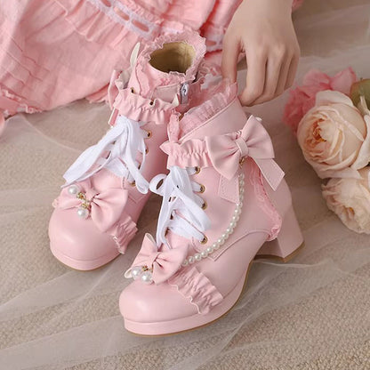 Effortlessly Elegant Boots with a Timeless Design