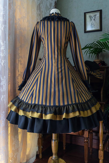 Subtly Elegant Dress with a Refined Vintage Look
