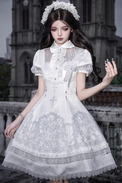 Finely Styled Dress with a Classic Vintage Look