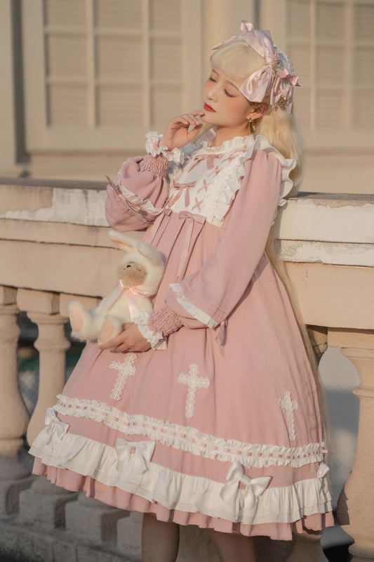 Finely Styled Dress with a Classic Vintage Look