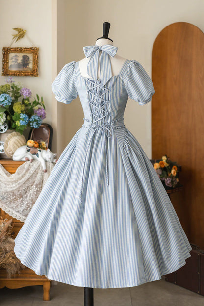Subtly Elegant Dress with a Refined Vintage Look