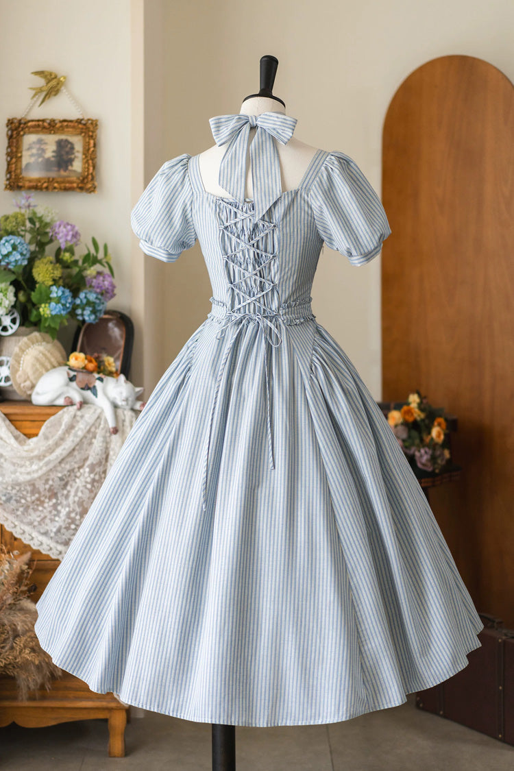 Subtly Elegant Dress with a Refined Vintage Look