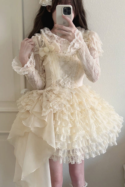 Finely Styled Dress with a Classic Vintage Look