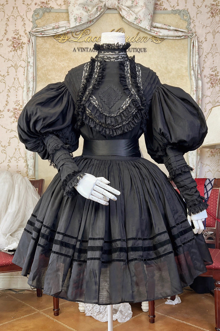 Casually Elegant Garment with a Refined Edge