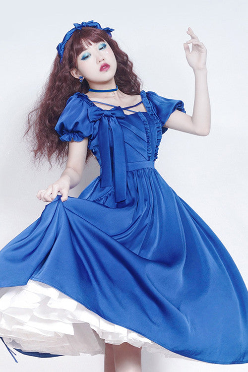 Beautifully Finished Dress in a Timeless Design