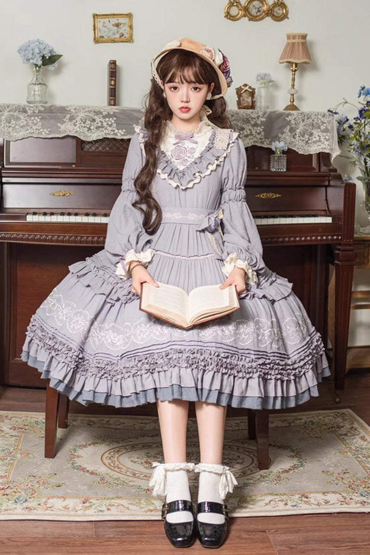 Finely Styled Dress with a Classic Vintage Look
