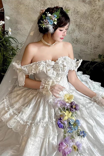 Beautifully Finished Dress in a Timeless Design
