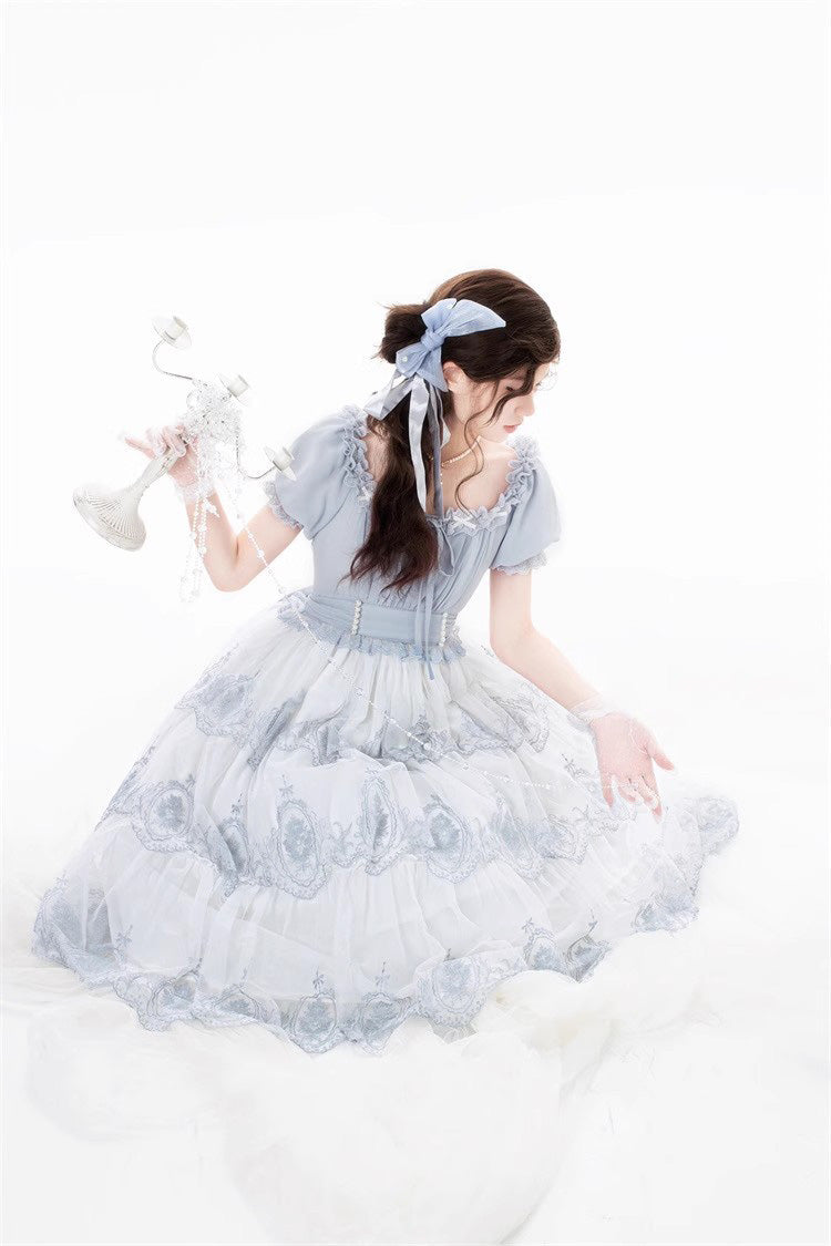 Beautifully Crafted Dress in a Classic Style