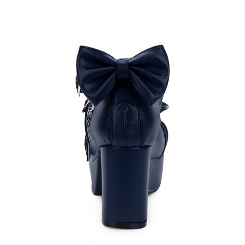 Effortlessly Elegant Shoes with a Timeless Design