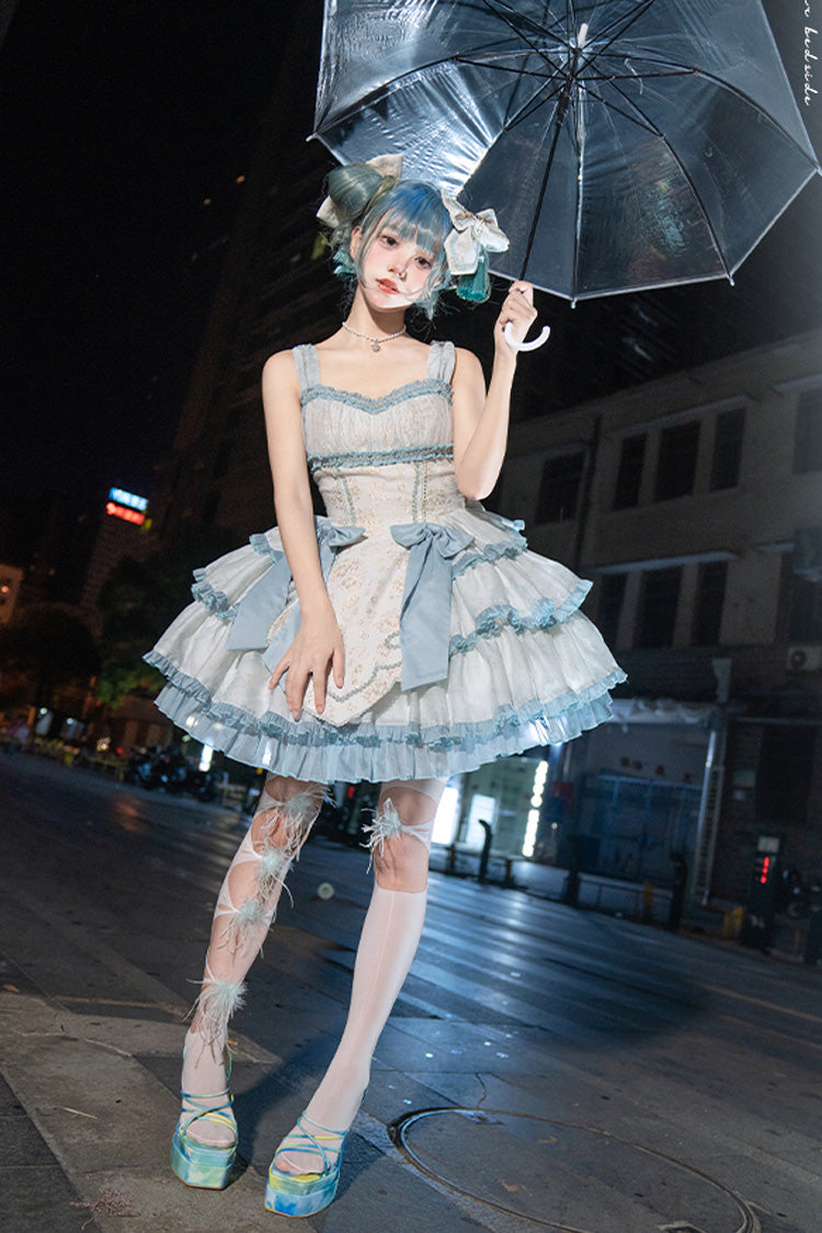 Finely Styled Dress with a Classic Vintage Look