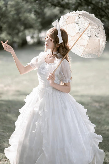Finely Styled Dress with a Classic Vintage Look