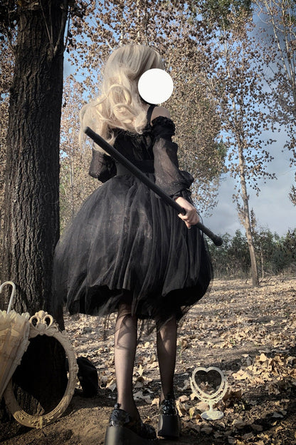 Finely Styled Dress with a Classic Vintage Look