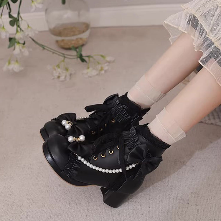 Effortlessly Elegant Boots with a Timeless Design
