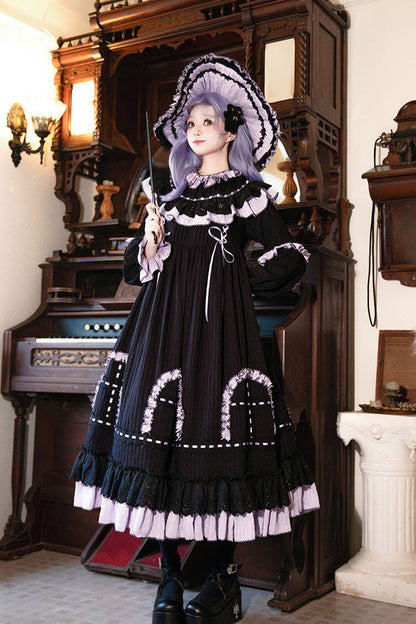 Finely Styled Dress with a Classic Vintage Look