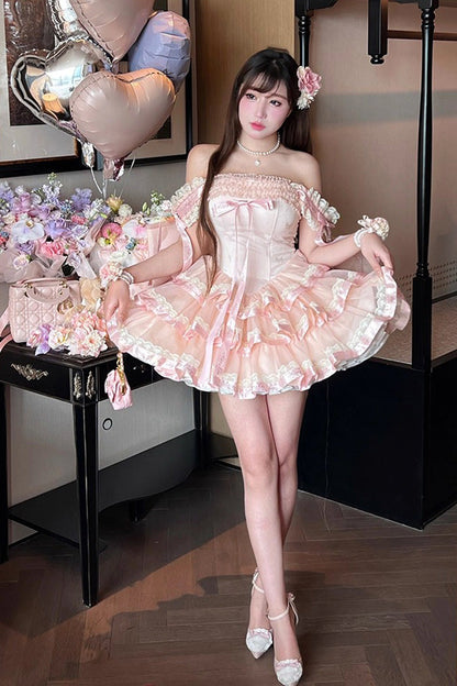 Finely Styled Dress with a Classic Vintage Look